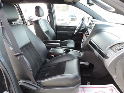 2014 Dodge Grand Caravan SXT 30th Anniversary - Photo 10 - Lexington, NE 68850