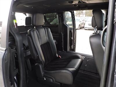 2014 Dodge Grand Caravan SXT 30th Anniversary - Photo 11 - Lexington, NE 68850