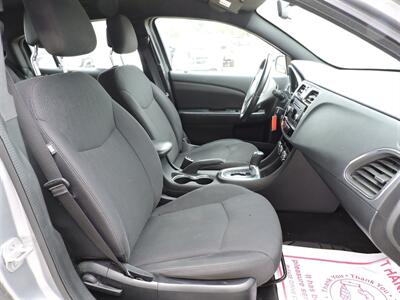 2013 Chrysler 200 Touring   - Photo 10 - Lexington, NE 68850