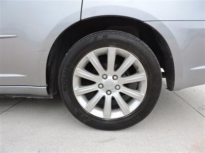 2013 Chrysler 200 Touring   - Photo 8 - Lexington, NE 68850