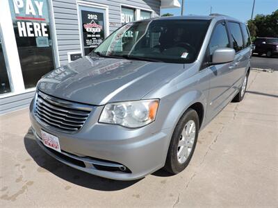 2015 Chrysler Town & Country Touring   - Photo 2 - Grand Island, NE 68801