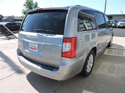 2015 Chrysler Town & Country Touring   - Photo 5 - Grand Island, NE 68801