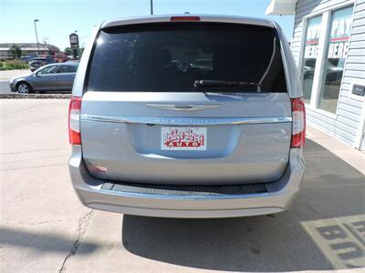 2015 Chrysler Town & Country Touring   - Photo 6 - Grand Island, NE 68801