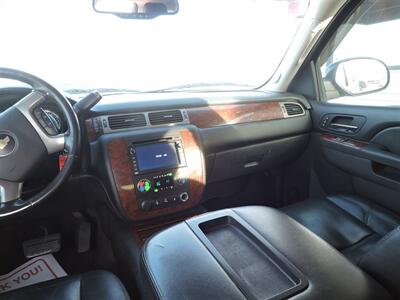 2011 Chevrolet Suburban LTZ   - Photo 15 - Lexington, NE 68850