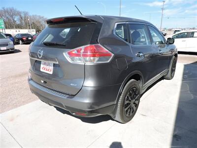 2015 Nissan Rogue S   - Photo 5 - Lexington, NE 68850