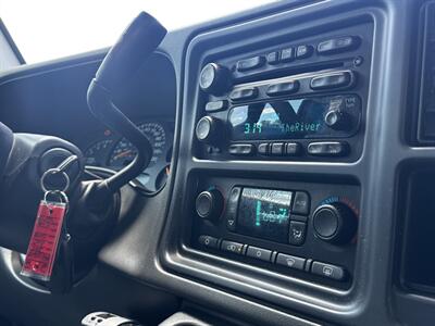 2005 GMC Sierra 1500 SLE - Photo 9 - Lexington, NE 68850