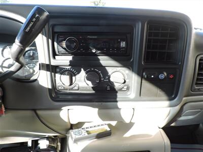 2002 GMC Yukon SLE   - Photo 19 - Kearney, NE 68847