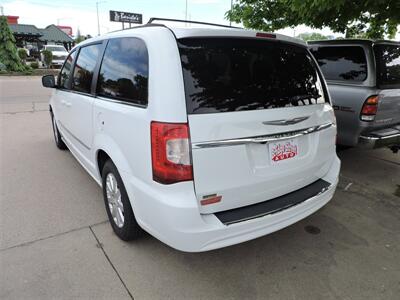 2016 Chrysler Town & Country Touring   - Photo 7 - Kearney, NE 68847