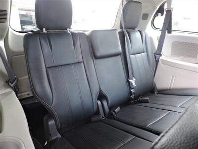 2016 Chrysler Town & Country Touring   - Photo 13 - Kearney, NE 68847