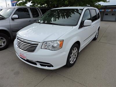 2016 Chrysler Town & Country Touring   - Photo 2 - Kearney, NE 68847