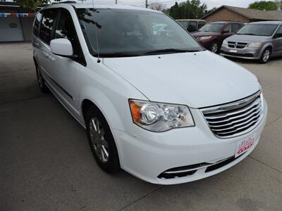 2016 Chrysler Town & Country Touring   - Photo 4 - Kearney, NE 68847