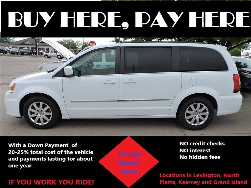 2016 Chrysler Town & Country Touring   - Photo 1 - Kearney, NE 68847