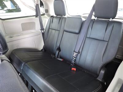 2016 Chrysler Town & Country Touring   - Photo 11 - Kearney, NE 68847