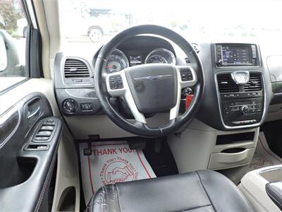 2016 Chrysler Town & Country Touring   - Photo 16 - Kearney, NE 68847