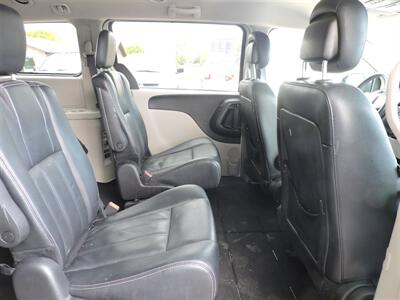 2016 Chrysler Town & Country Touring   - Photo 14 - Kearney, NE 68847