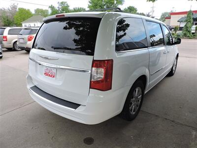 2016 Chrysler Town & Country Touring   - Photo 5 - Kearney, NE 68847