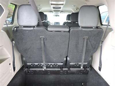 2016 Chrysler Town & Country Touring   - Photo 12 - Kearney, NE 68847
