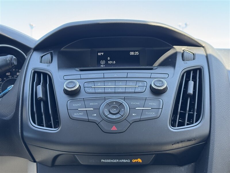 2015 Ford Focus SE - Photo 16 - Lexington, NE 68850