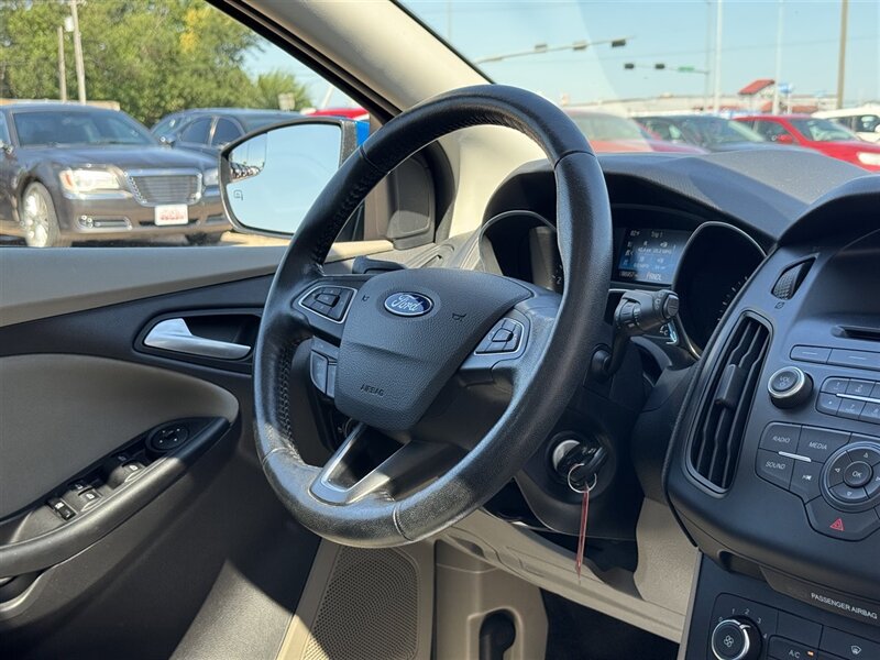 2015 Ford Focus SE - Photo 3 - Lexington, NE 68850