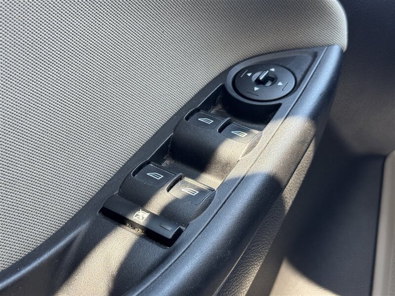 2015 Ford Focus SE - Photo 14 - Lexington, NE 68850