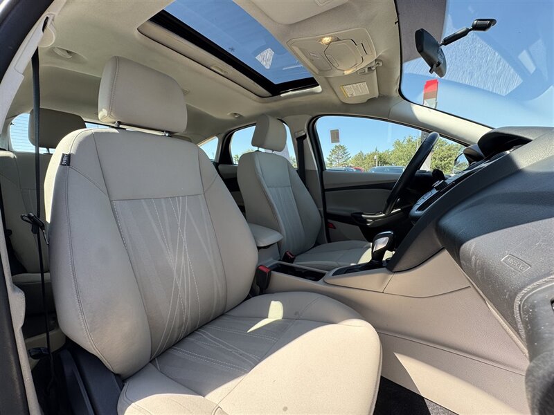 2015 Ford Focus SE - Photo 9 - Lexington, NE 68850
