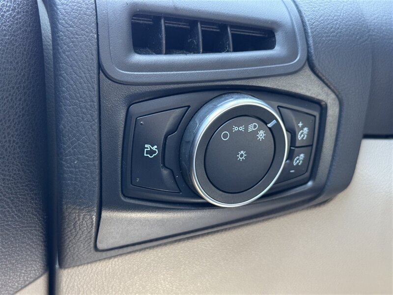 2015 Ford Focus SE - Photo 15 - Lexington, NE 68850