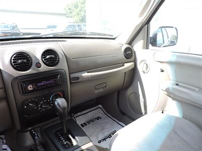 2004 Jeep Liberty Sport   - Photo 11 - Grand Island, NE 68801