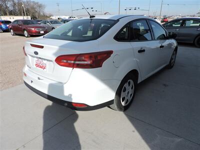 2017 Ford Focus S   - Photo 5 - Lexington, NE 68850