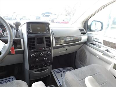 2010 Dodge Grand Caravan SXT   - Photo 16 - Grand Island, NE 68801