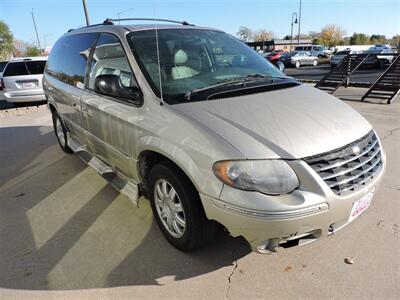 2005 Chrysler Town & Country Touring   - Photo 4 - Grand Island, NE 68801