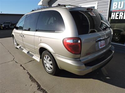 2005 Chrysler Town & Country Touring   - Photo 7 - Grand Island, NE 68801