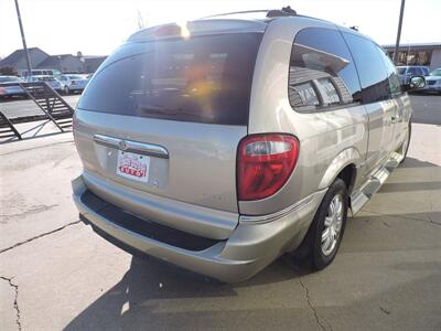 2005 Chrysler Town & Country Touring   - Photo 5 - Grand Island, NE 68801