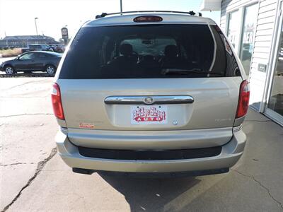 2005 Chrysler Town & Country Touring   - Photo 6 - Grand Island, NE 68801