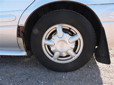 2001 Buick LeSabre Custom   - Photo 8 - Lexington, NE 68850