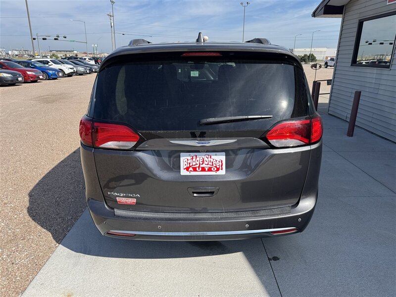 2018 Chrysler Pacifica Touring L Plus - Photo 7 - Lexington, NE 68850