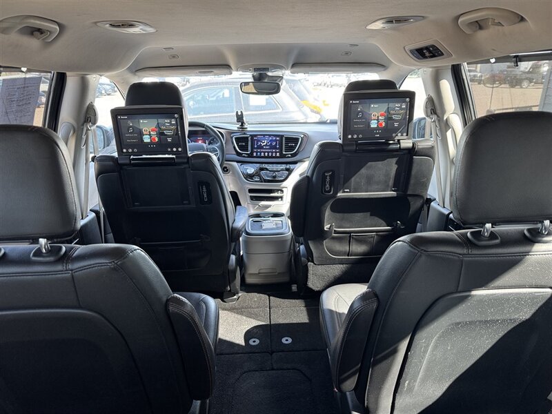 2018 Chrysler Pacifica Touring L Plus - Photo 10 - Lexington, NE 68850