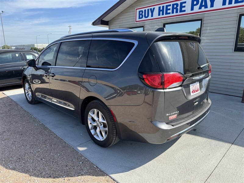2018 Chrysler Pacifica Touring L Plus - Photo 8 - Lexington, NE 68850