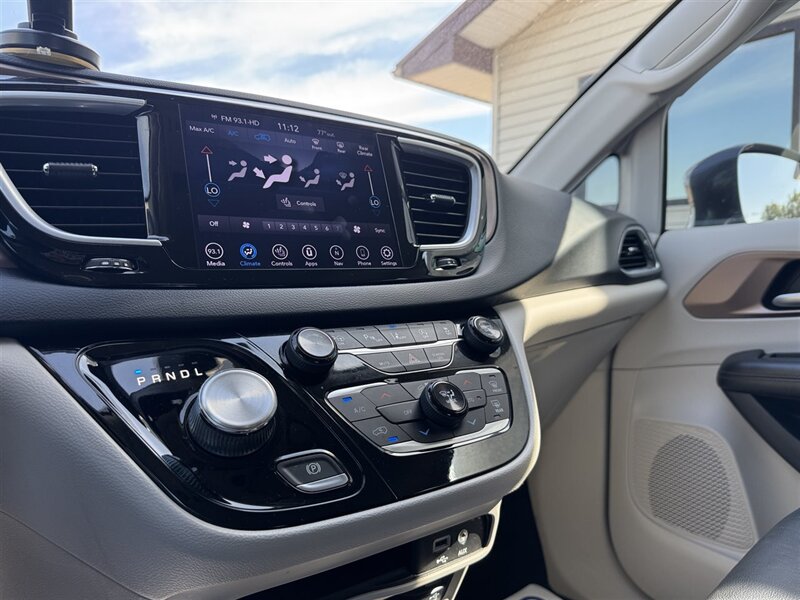 2018 Chrysler Pacifica Touring L Plus - Photo 20 - Lexington, NE 68850