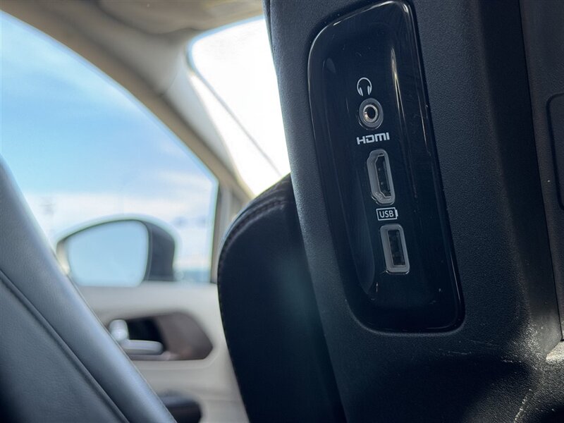 2018 Chrysler Pacifica Touring L Plus - Photo 11 - Lexington, NE 68850