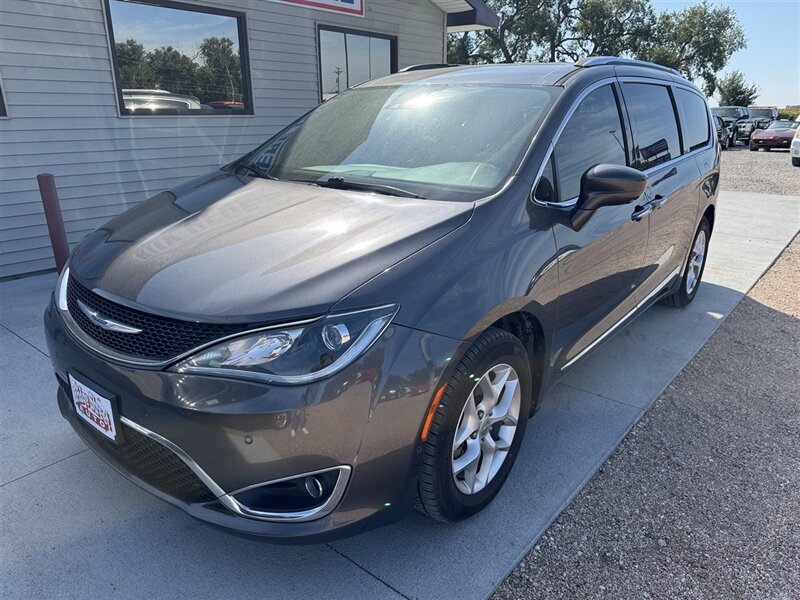 2018 Chrysler Pacifica Touring L Plus - Photo 5 - Lexington, NE 68850