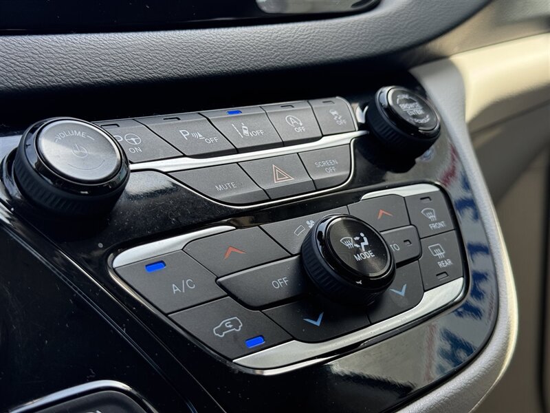 2018 Chrysler Pacifica Touring L Plus - Photo 19 - Lexington, NE 68850