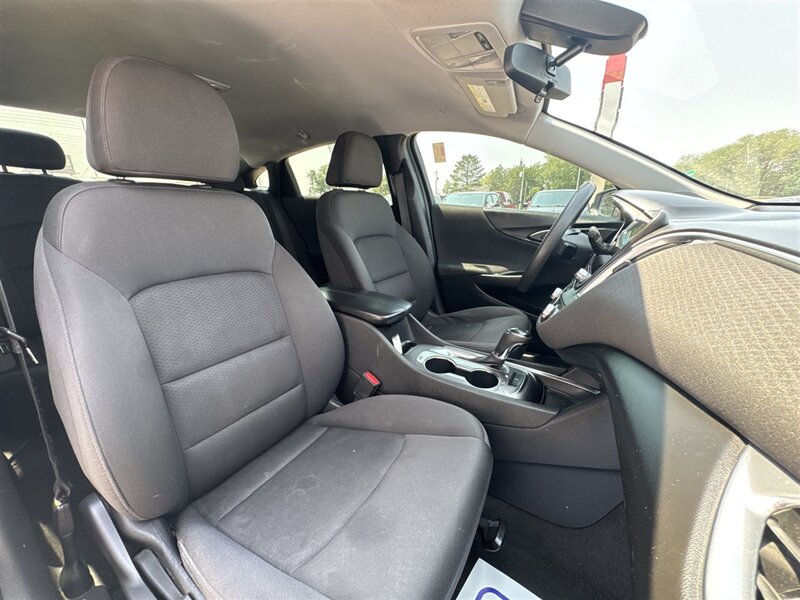 2020 Chevrolet Malibu LT - Photo 10 - Lexington, NE 68850