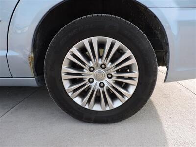 2013 Chrysler Town & Country Touring-L   - Photo 8 - Lexington, NE 68850