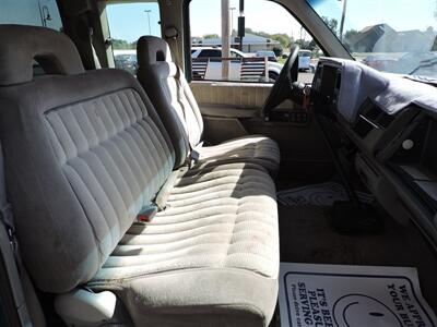 1993 Chevrolet C1500 Cheyenne   - Photo 10 - Grand Island, NE 68801
