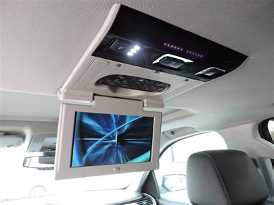 2015 Chevrolet Suburban LTZ   - Photo 16 - Lexington, NE 68850