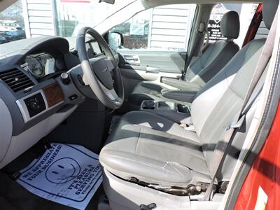 2008 Chrysler Town & Country Touring   - Photo 9 - Grand Island, NE 68801