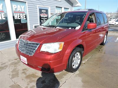 2008 Chrysler Town & Country Touring   - Photo 2 - Grand Island, NE 68801