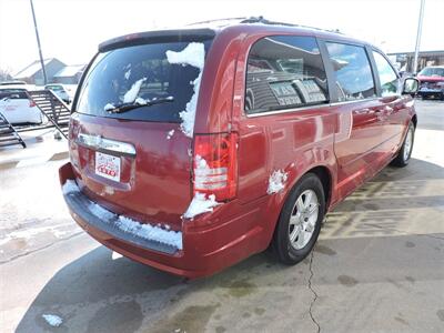 2008 Chrysler Town & Country Touring   - Photo 5 - Grand Island, NE 68801