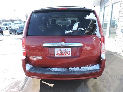 2008 Chrysler Town & Country Touring   - Photo 6 - Grand Island, NE 68801