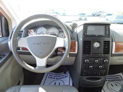 2008 Chrysler Town & Country Touring   - Photo 14 - Grand Island, NE 68801